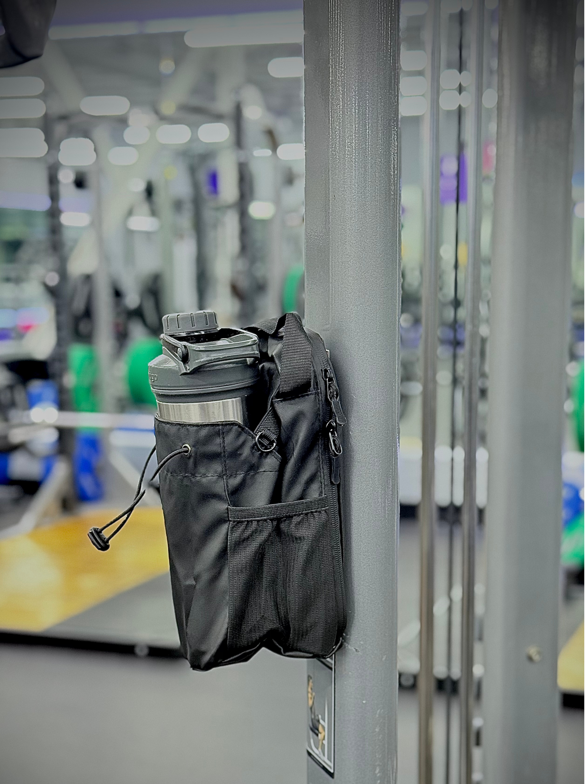 Magnetic gym bag with lockable SBS zippers for theft protection